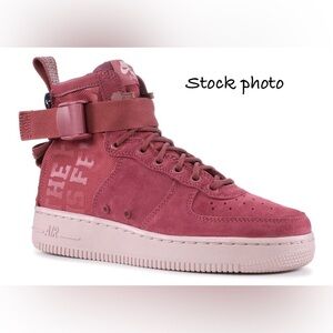 SZ: 8.5, Wmns SF Air Force 1 Mid 'Force Is Female' (Excellent Condition)